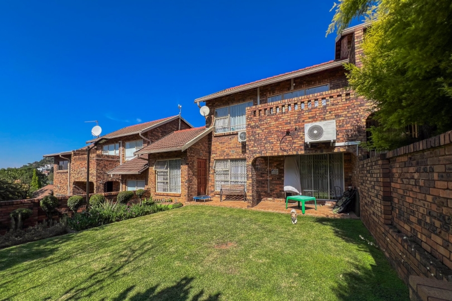 To Let 3 Bedroom Property for Rent in Glenvista Gauteng