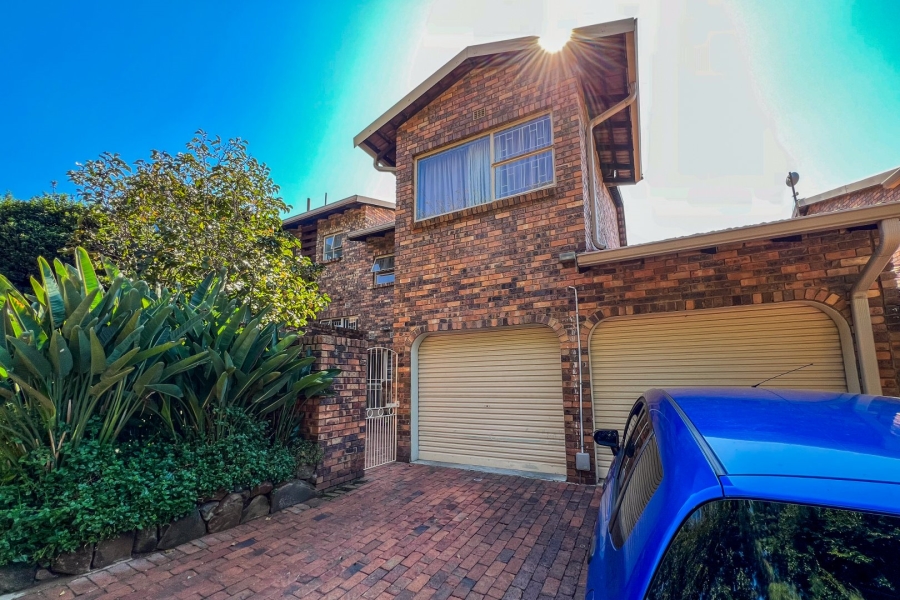 To Let 3 Bedroom Property for Rent in Glenvista Gauteng