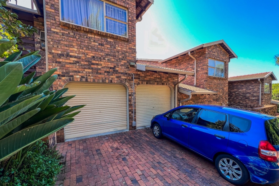 To Let 3 Bedroom Property for Rent in Glenvista Gauteng