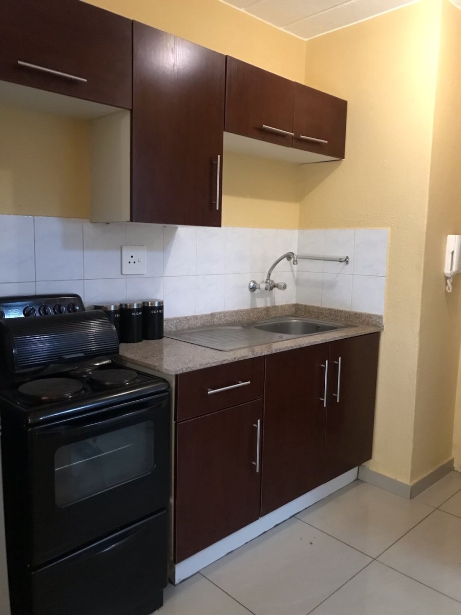 To Let 1 Bedroom Property for Rent in Melville Gauteng