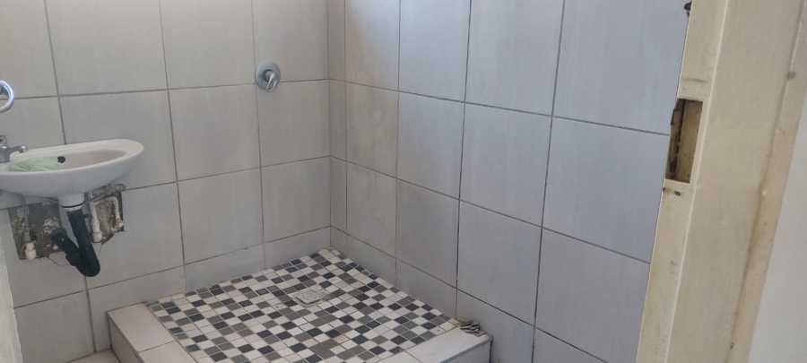 2 Bedroom Property for Sale in Lenasia South Gauteng