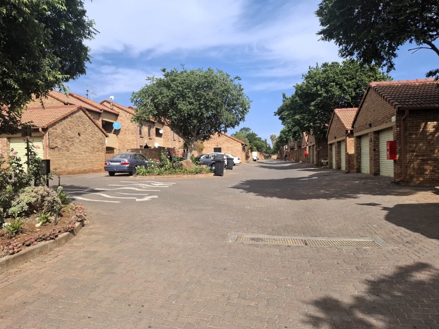 To Let 2 Bedroom Property for Rent in Equestria Gauteng