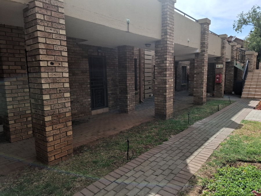 To Let 2 Bedroom Property for Rent in Equestria Gauteng