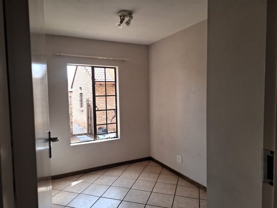 To Let 2 Bedroom Property for Rent in Equestria Gauteng