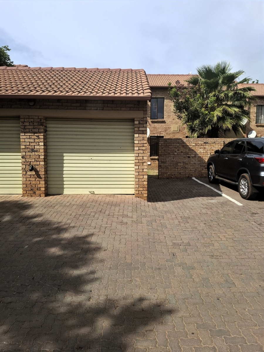 To Let 2 Bedroom Property for Rent in Equestria Gauteng