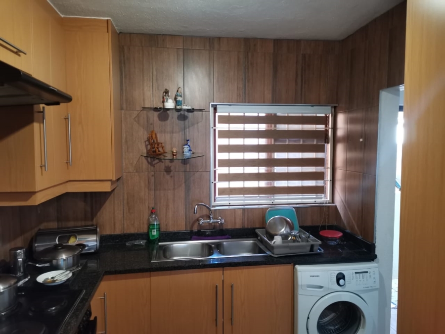 2 Bedroom Property for Sale in Bassonia Gauteng