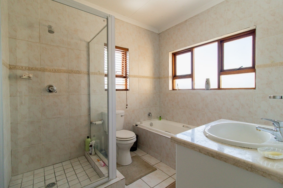 3 Bedroom Property for Sale in Mulbarton Gauteng