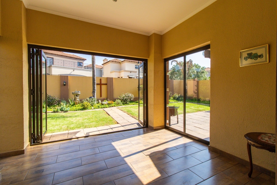 3 Bedroom Property for Sale in Mulbarton Gauteng