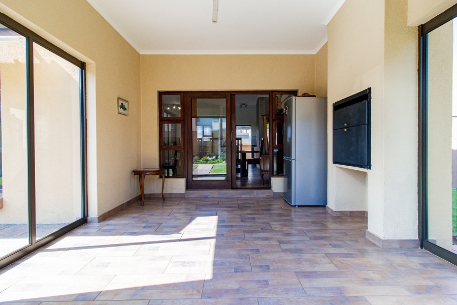 3 Bedroom Property for Sale in Mulbarton Gauteng