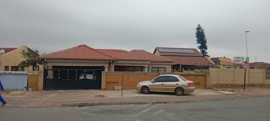 3 Bedroom Property for Sale in Umfuyaneni Gauteng