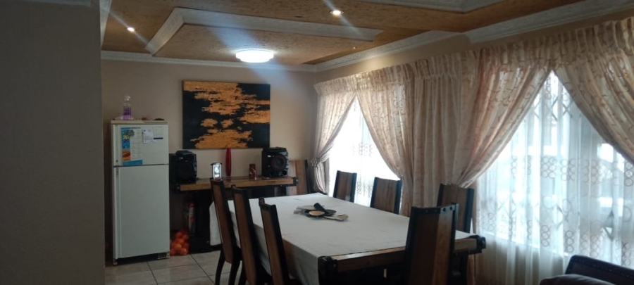 3 Bedroom Property for Sale in Umfuyaneni Gauteng