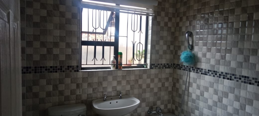 3 Bedroom Property for Sale in Umfuyaneni Gauteng