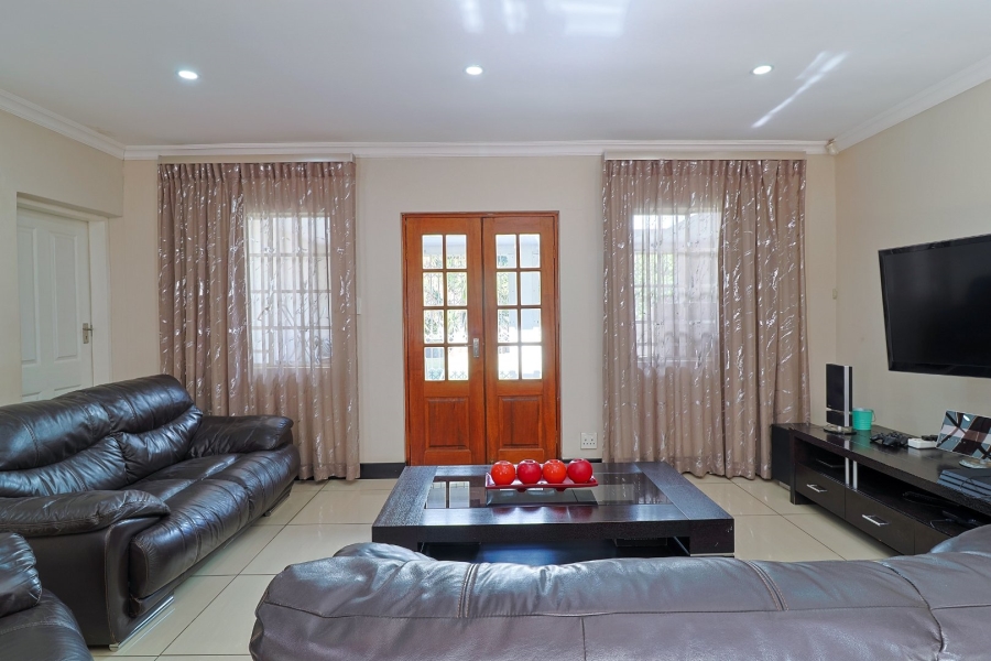 6 Bedroom Property for Sale in Glenvista Gauteng