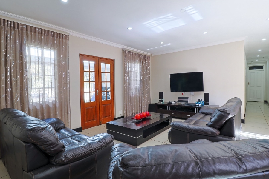 6 Bedroom Property for Sale in Glenvista Gauteng