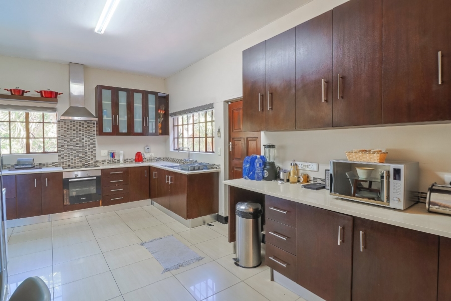 6 Bedroom Property for Sale in Glenvista Gauteng