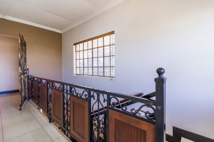 6 Bedroom Property for Sale in Glenvista Gauteng