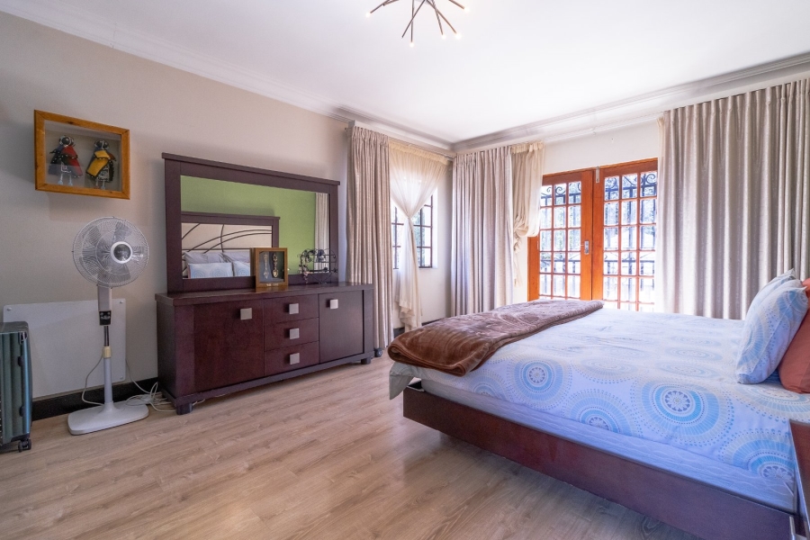 6 Bedroom Property for Sale in Glenvista Gauteng