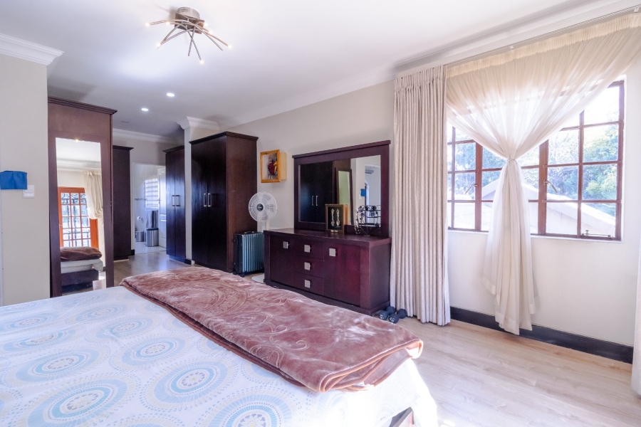 6 Bedroom Property for Sale in Glenvista Gauteng