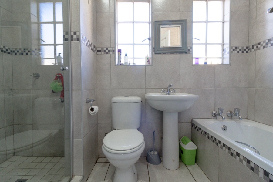 6 Bedroom Property for Sale in Glenvista Gauteng