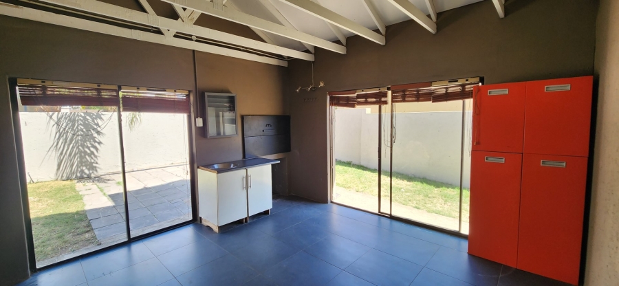 4 Bedroom Property for Sale in Thatchfield Glen Gauteng