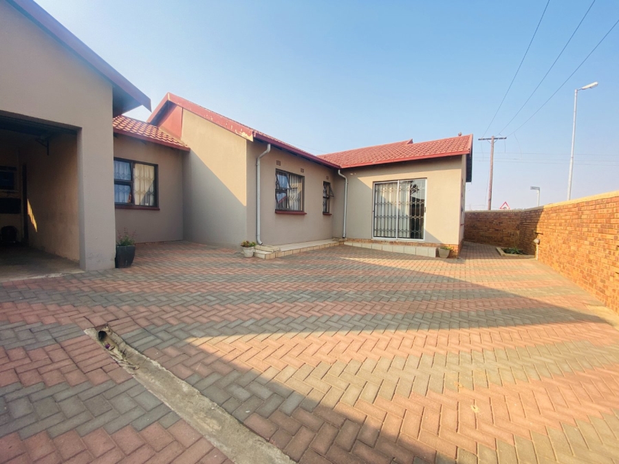 3 Bedroom Property for Sale in Bram Fischerville Gauteng