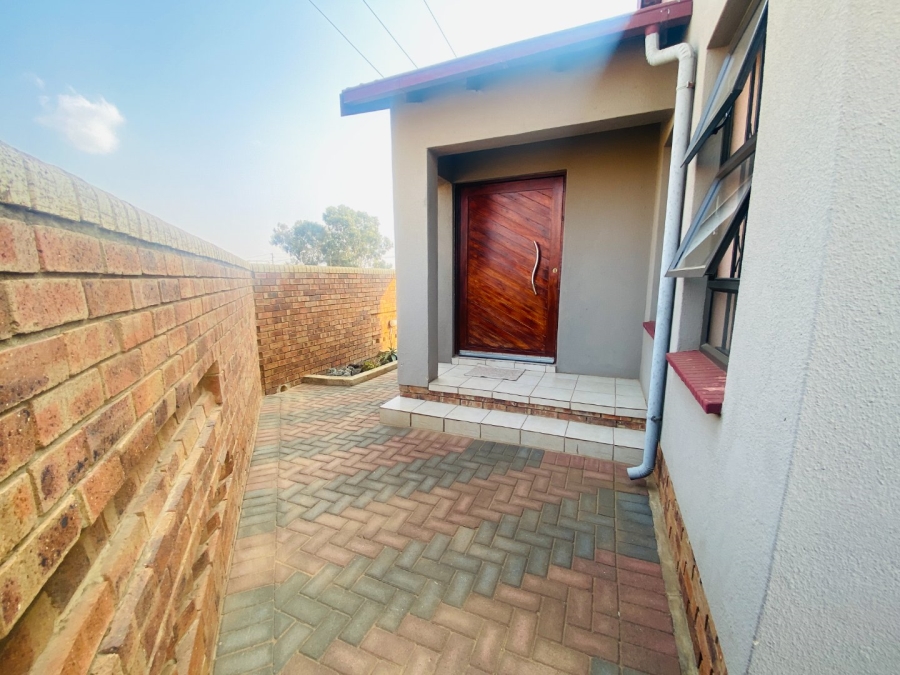 3 Bedroom Property for Sale in Bram Fischerville Gauteng