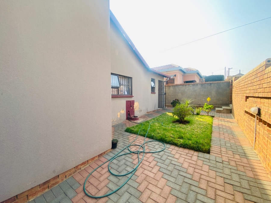 3 Bedroom Property for Sale in Bram Fischerville Gauteng