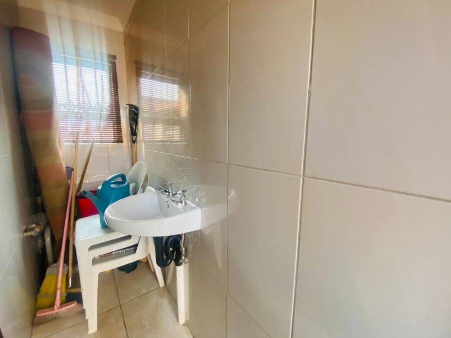 3 Bedroom Property for Sale in Bram Fischerville Gauteng