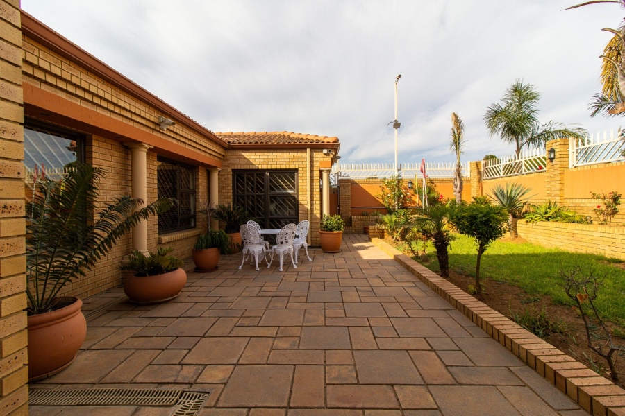 4 Bedroom Property for Sale in Ormonde Gauteng