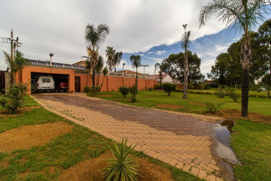 4 Bedroom Property for Sale in Ormonde Gauteng