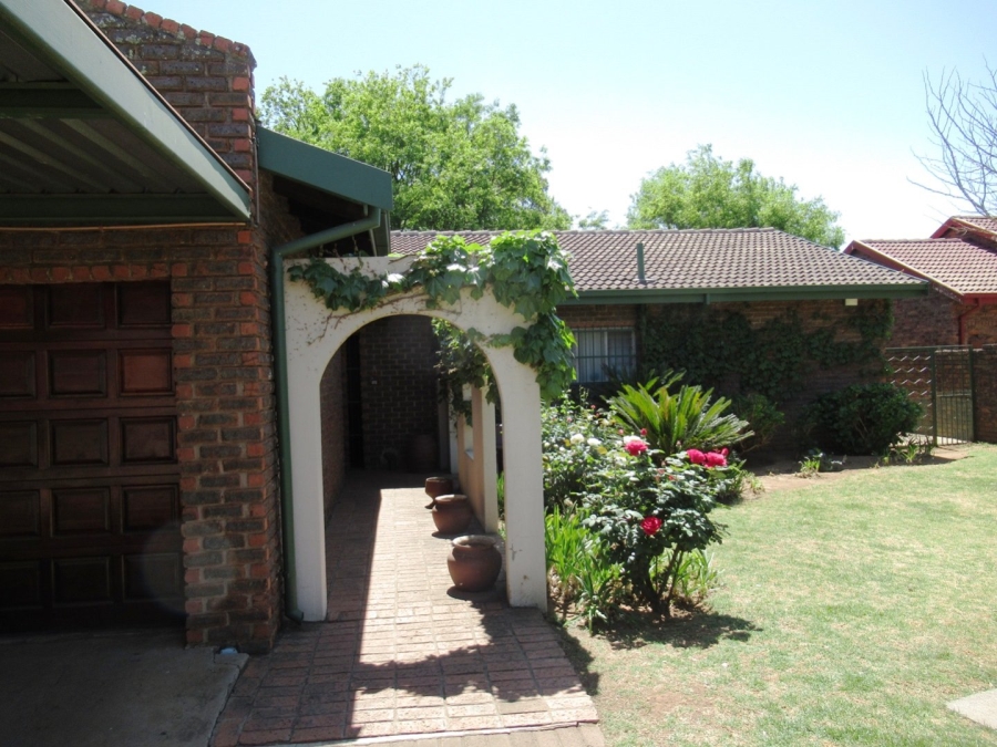 3 Bedroom Property for Sale in Bester Gauteng