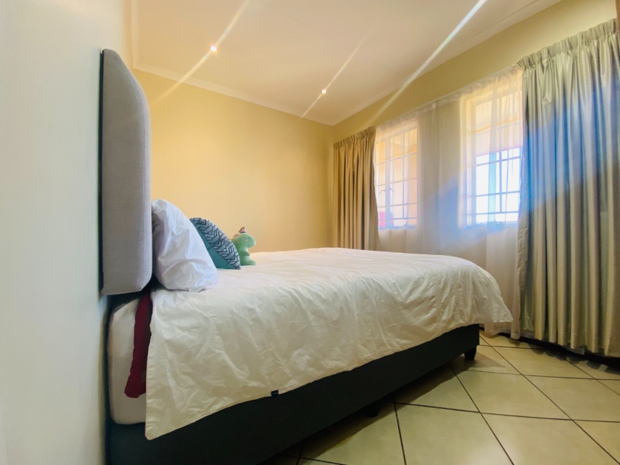 2 Bedroom Property for Sale in Monavoni Gauteng