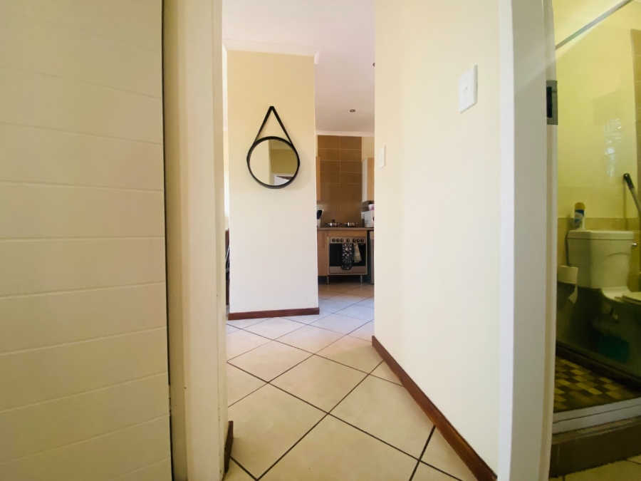 2 Bedroom Property for Sale in Monavoni Gauteng