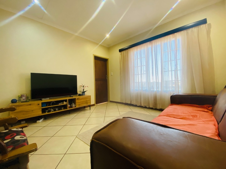 2 Bedroom Property for Sale in Monavoni Gauteng