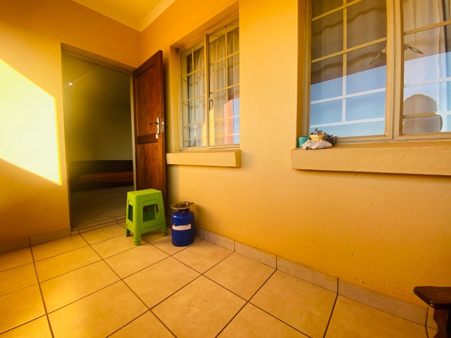 2 Bedroom Property for Sale in Monavoni Gauteng