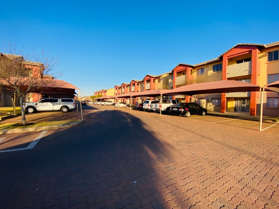 2 Bedroom Property for Sale in Monavoni Gauteng