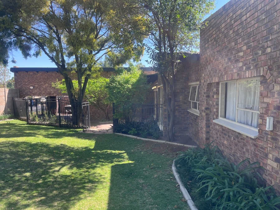 4 Bedroom Property for Sale in Glen Marais Gauteng