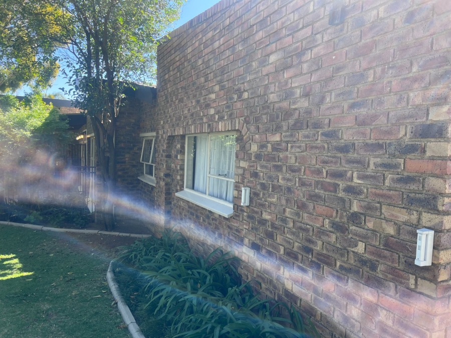 4 Bedroom Property for Sale in Glen Marais Gauteng