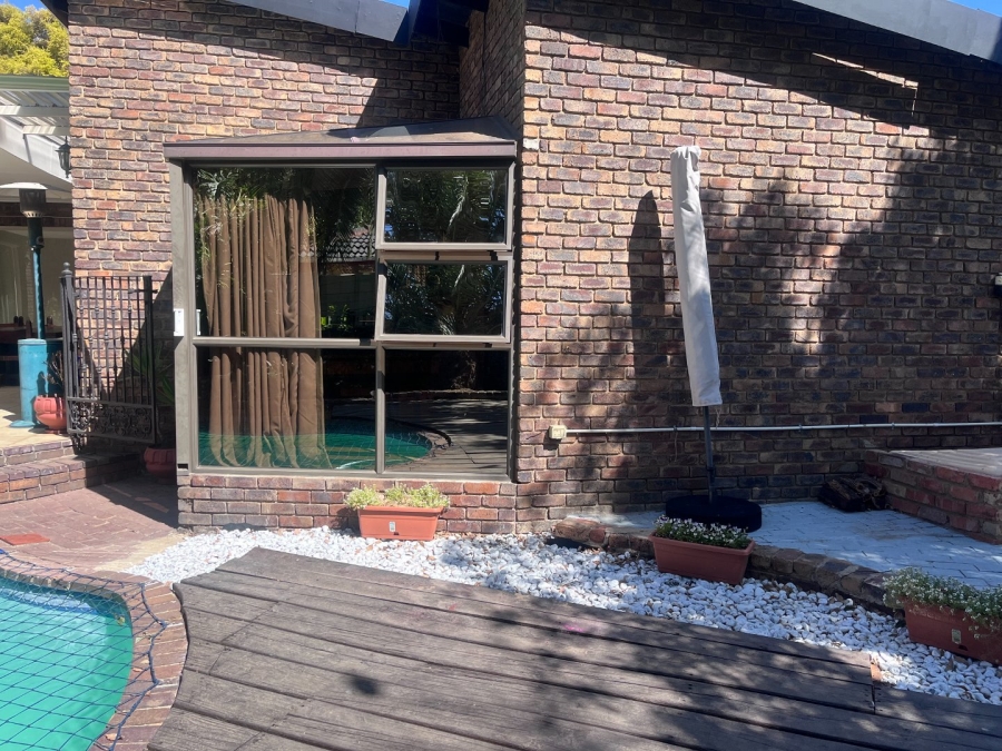 4 Bedroom Property for Sale in Glen Marais Gauteng