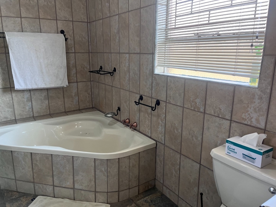 4 Bedroom Property for Sale in Glen Marais Gauteng