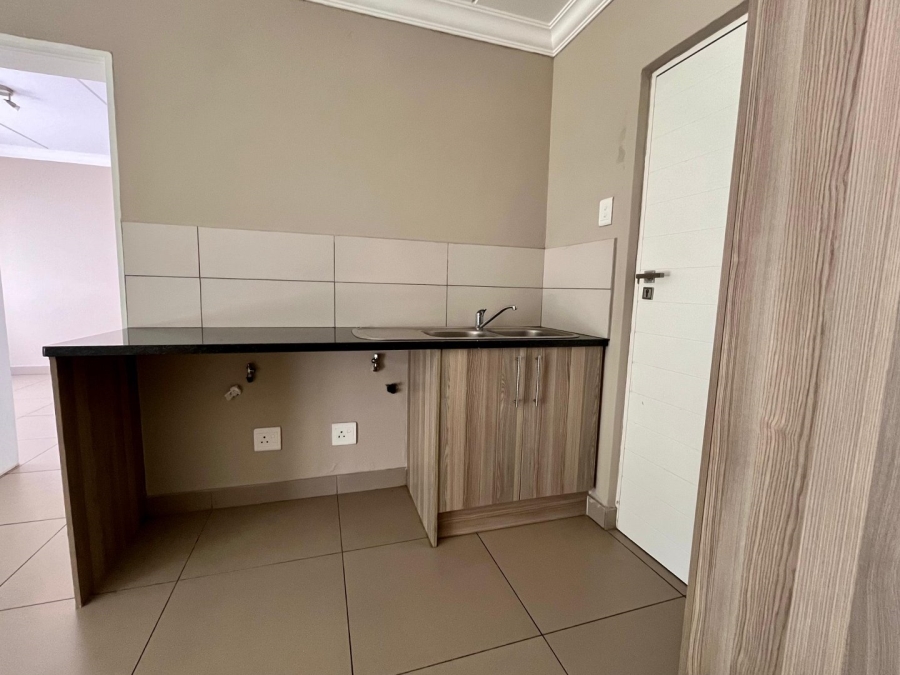 To Let 1 Bedroom Property for Rent in Fourways Gauteng