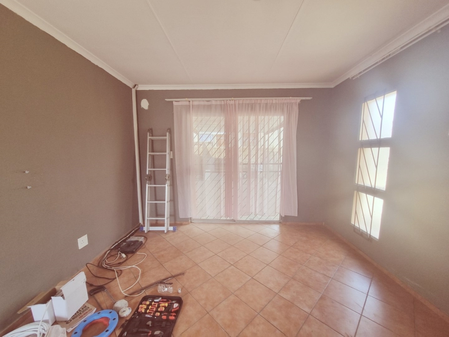 To Let 3 Bedroom Property for Rent in Birch Acres Gauteng