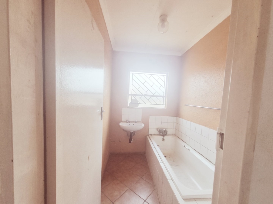 To Let 3 Bedroom Property for Rent in Birch Acres Gauteng