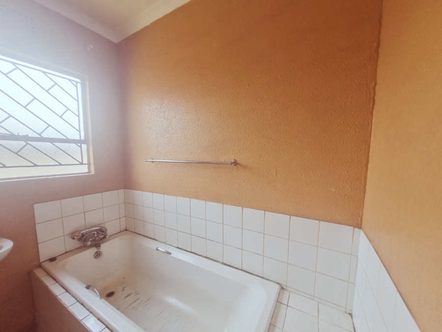 To Let 3 Bedroom Property for Rent in Birch Acres Gauteng