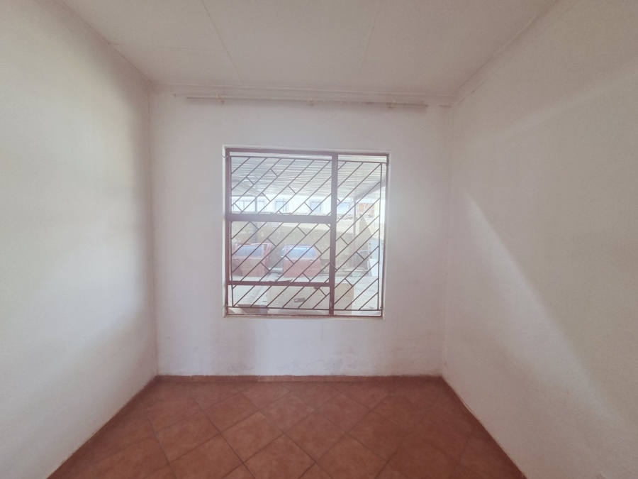 To Let 3 Bedroom Property for Rent in Birch Acres Gauteng