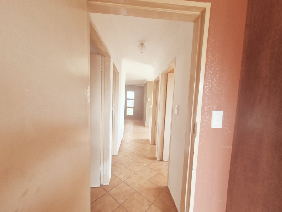 To Let 3 Bedroom Property for Rent in Birch Acres Gauteng