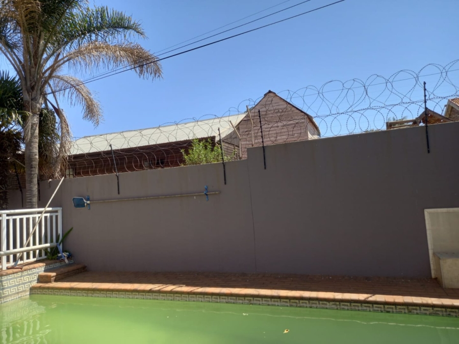 4 Bedroom Property for Sale in Lenasia South Gauteng