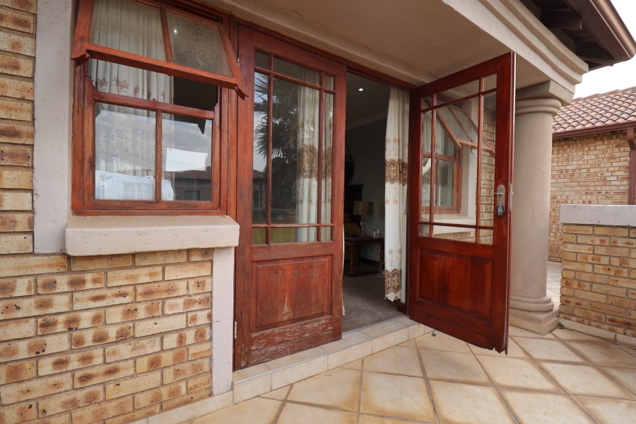 4 Bedroom Property for Sale in Ruimsig Gauteng