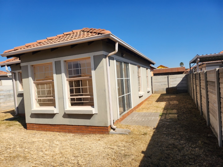 To Let 3 Bedroom Property for Rent in Andeon Gauteng