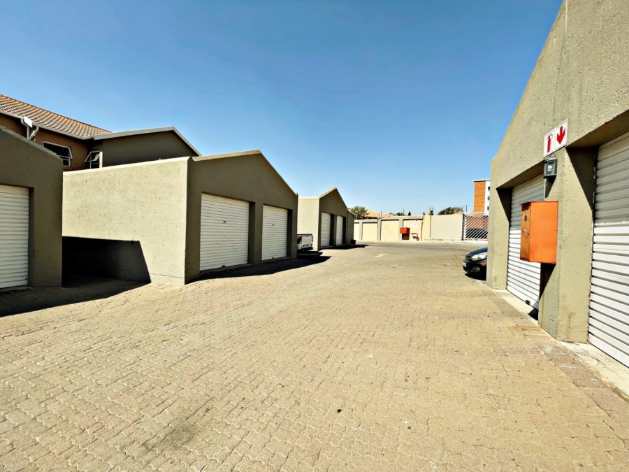 2 Bedroom Property for Sale in Vorna Valley Gauteng